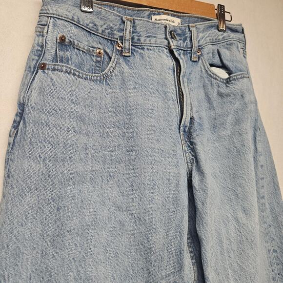 Abercrombie & Fitch The Ultra Loose Low Rise Jeans Light Wash - Picture 2 of 9